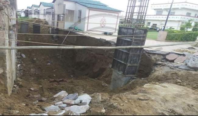 two-laborers-drowning-for-digging-in-the-pit-die-from-poisonous-gas