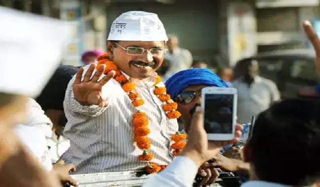 take-money-and-refreshments-from-others-but-vote-for-aap-only-kejriwal