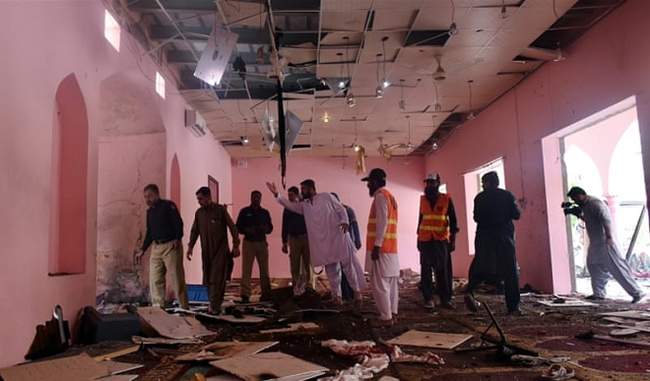 explosion-targets-mosque-in-pakistan