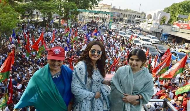 sonakshi-and-dimple-to-vote-for-poonam-sinha