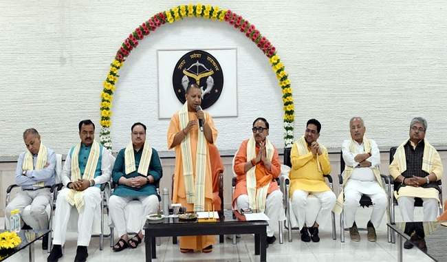 yogi-held-a-meeting-with-newly-elected-mps-at-his-official-residence