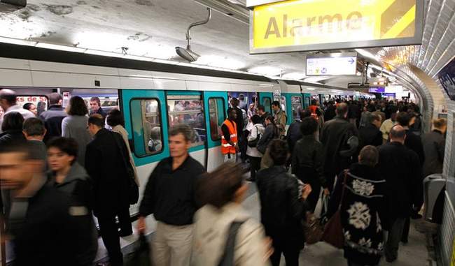 passengers-on-paris-train-trapped-for-six-hour-in-tunnel