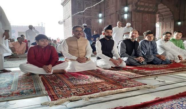 pak-foreign-secretary-sohail-mahmood-offeres-eid-prayer-in-delhi-s-jama-masjid