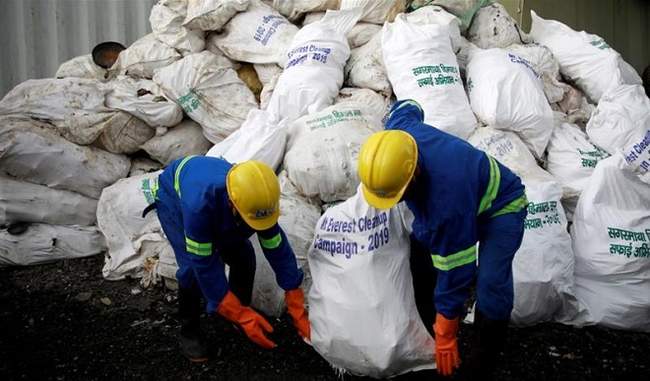 11000-kilogram-garbage-was-removed-during-the-two-month-cleanliness-campaign-on-mount-everest