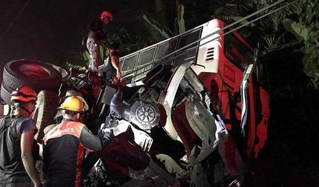bride-to-be-among-13-killed-in-philippine-truck-accident