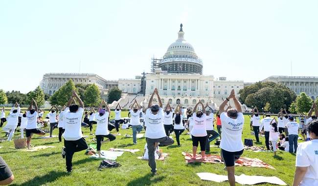 record-2500-register-for-international-yoga-day-event-at-washington-monument