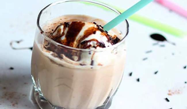 know-the-recipe-of-chocolate-oats-banana-milkshake-in-hindi