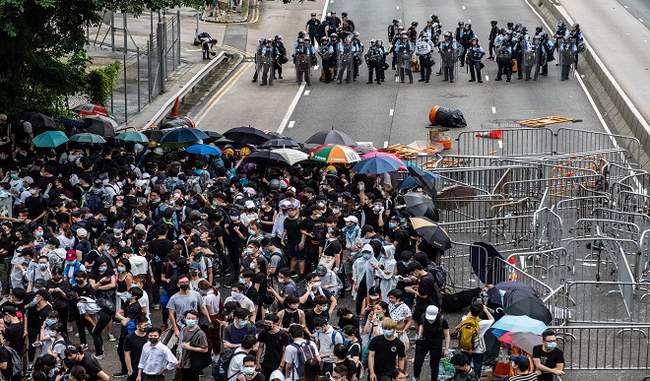hong-kong-residents-block-roads-to-protest-extradition-bill