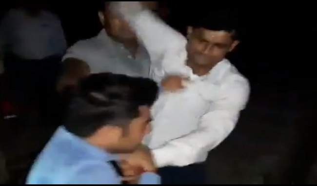 uttar-pradesh-police-beaten-journalist