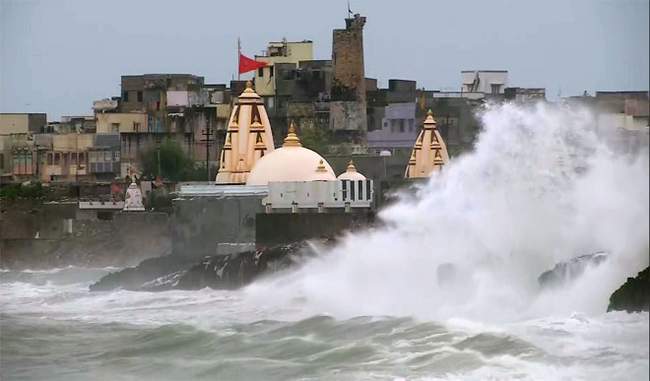 560-villages-in-gujarat-disrupted-power-supply-due-to-cyclone-vayu