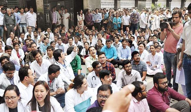 striking-doctors-did-not-believe-mamata-talk-they-continue-do-strike