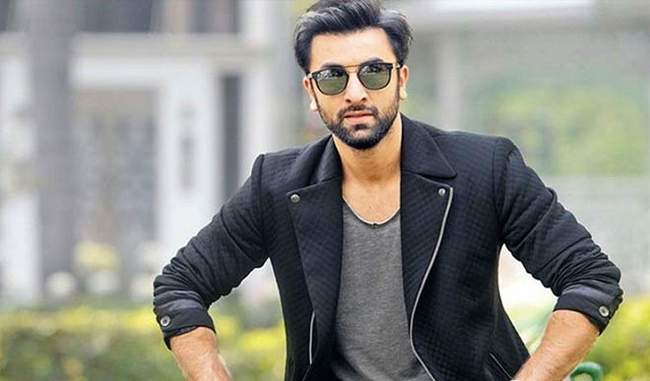ranbir-kapoor-gets-trolled-his-fan-reveals-the-real-reason-for-sitting-on-floor-to-talk-to-him