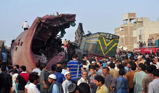 three-killed-several-injured-in-pakistan-train-accident