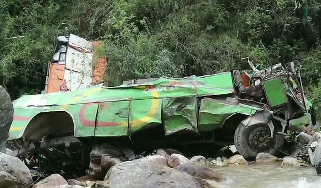 in-kullu-bus-falls-into-deep-gutters-44-dead-34-injured
