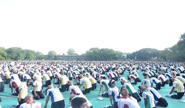 70-000-ca-members-took-part-in-international-yoga-day