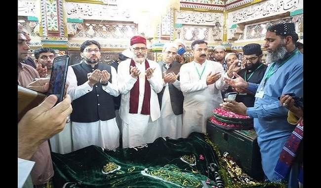 hundred-pakistan-pilgrims-visit-hazrat-amir-khusro-shrine-in-delhi