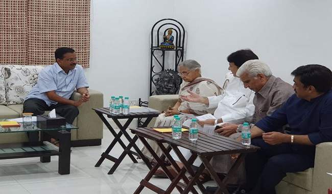 sheila-dikshit-meets-delhi-cm-raises-power-and-water-supply-related-issues
