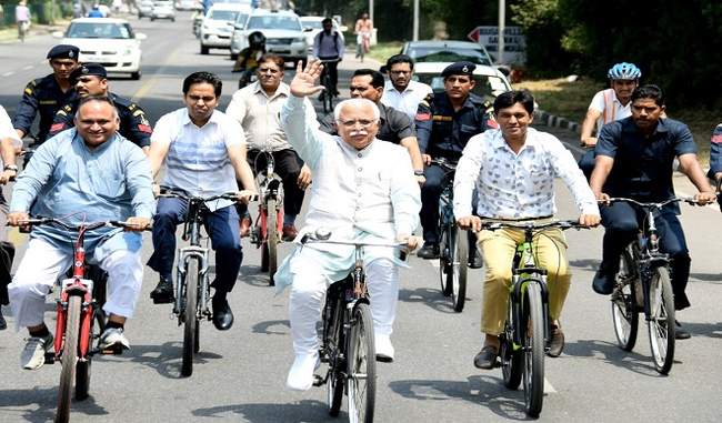 chief-minister-of-haryana-reached-the-secretariat-by-cycling