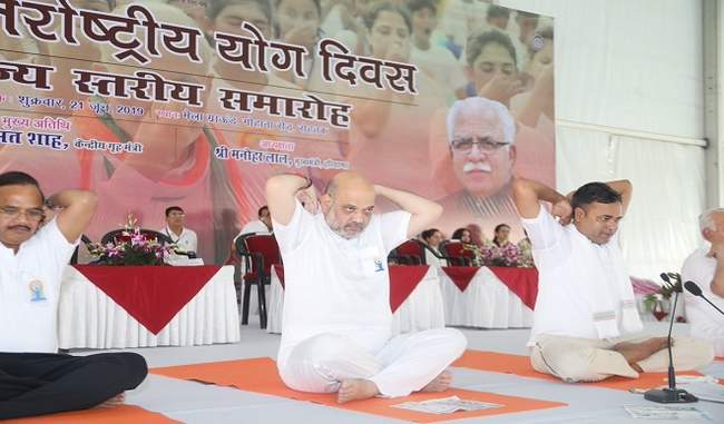 yoga-showing-the-path-to-the-world-towards-a-healthy-life-amit-shah