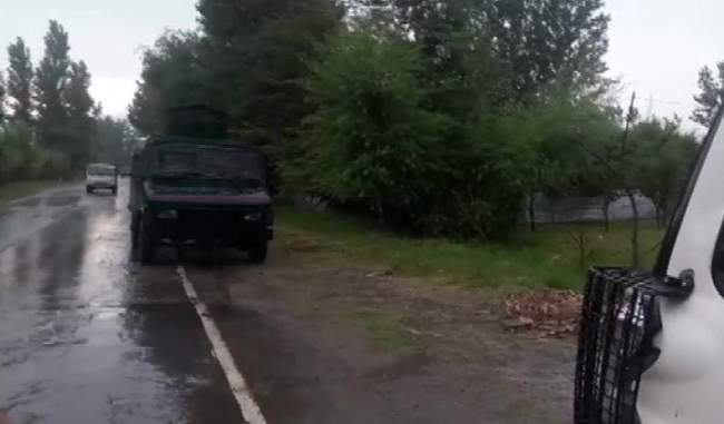 army-convoy-targetted-by-ied-blast-in-pulwama-5-jawans-injured
