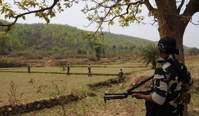 narrow-escape-for-security-personnel-as-naxals-trigger-blasts