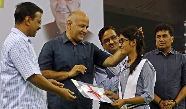 delhi-government-will-pay-the-cbse-examination-fee-to-be-taken-by-students-from-next-year