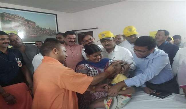 cm-yogi-piveted-two-drops-of-life-to-the-child-of-kashi