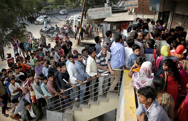 why-do-people-in-this-city-of-madhya-pradesh-take-long-lines-in-the-night