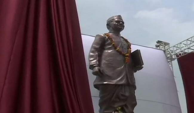 pm-modi-unveils-statue-of-lal-bahadur-shastri-in-varanasi
