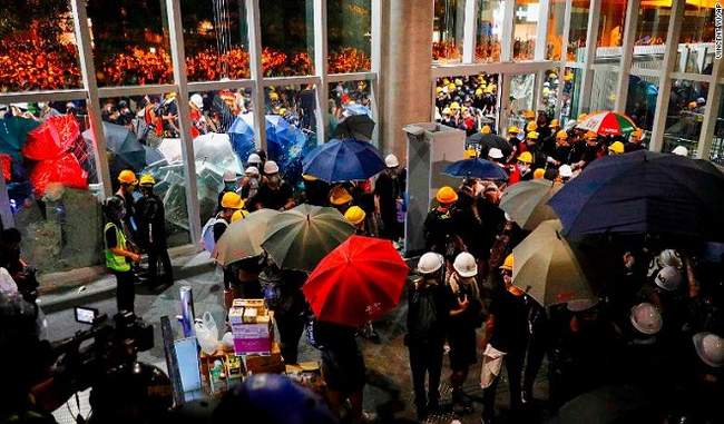 hong-kong-protest-police-arrest-5-people-in-case-of-violence-again