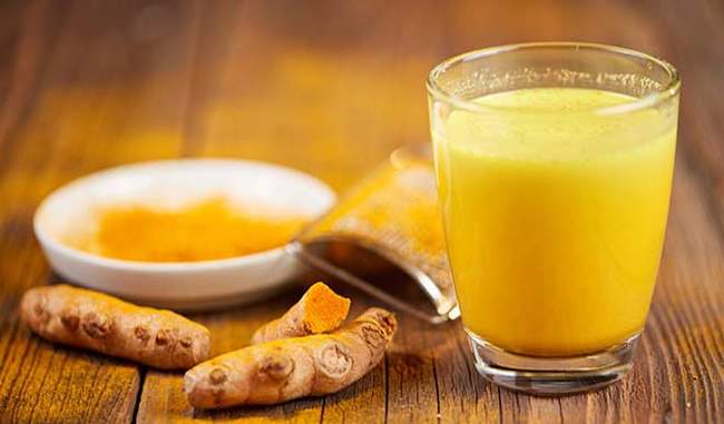 know-the-health-benefits-of-turmeric-milk-in-hindi