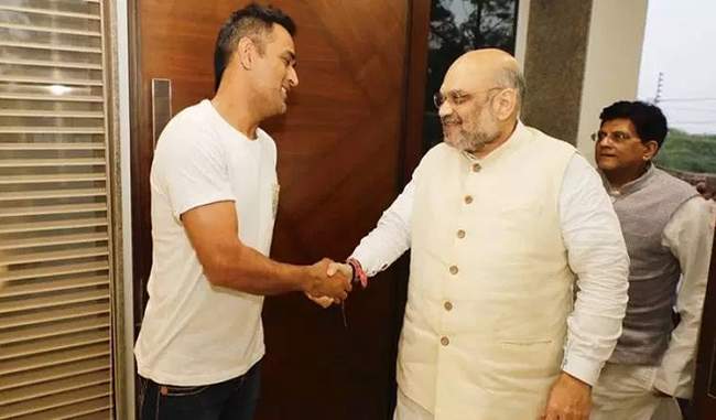 paswan-claims-dhoni-will-start-his-political-shift-from-bjp-after-sathyas