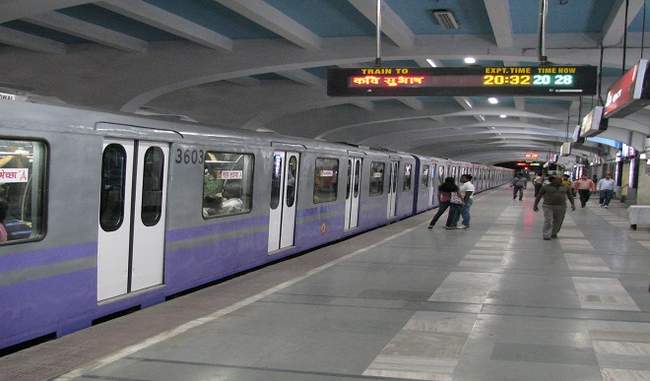 man-dies-after-hand-gets-stuck-between-doors-of-moving-kolkata-metro