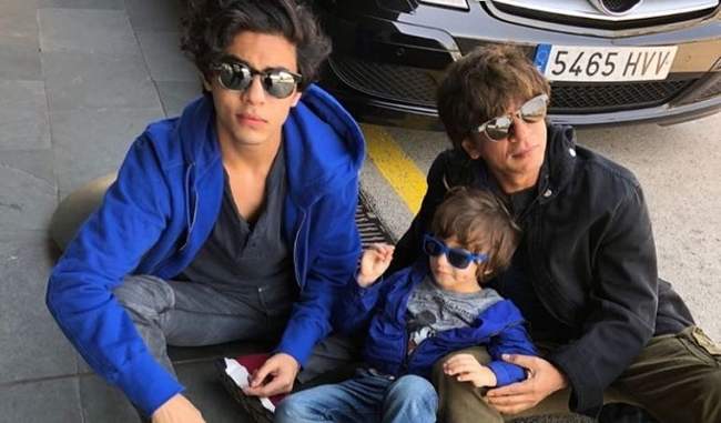 shah-rukh-khan-holidays-with-family-in-maldives