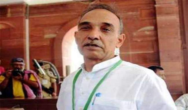 satyapal-singh-dismisses-darwin-s-theory-says-we-are-children-of-rishis