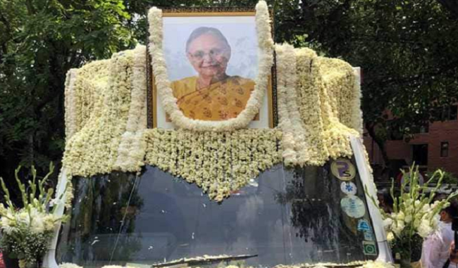 sheila-dikshit-merged-with-panchtattva-performed-the-funeral-with-state-honor
