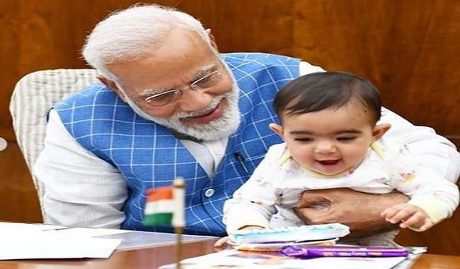 pm-happy-with-meeting-with-his-little-friend