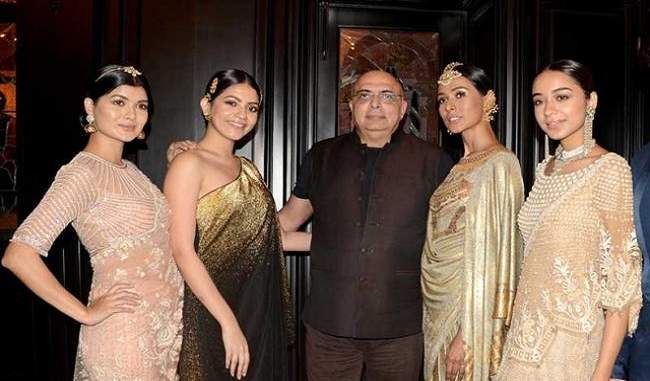 it-is-important-to-carry-the-tradition-along-with-modernity-tarun-tahiliani