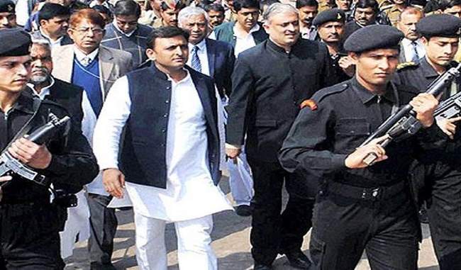 centre-to-withdraw-akhilesh-yadavs-black-cat-commando-security-cover