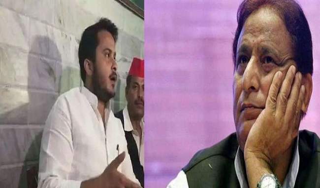 azam-khan-son-was-detained-sp-protested-outside-the-raj-bhawan