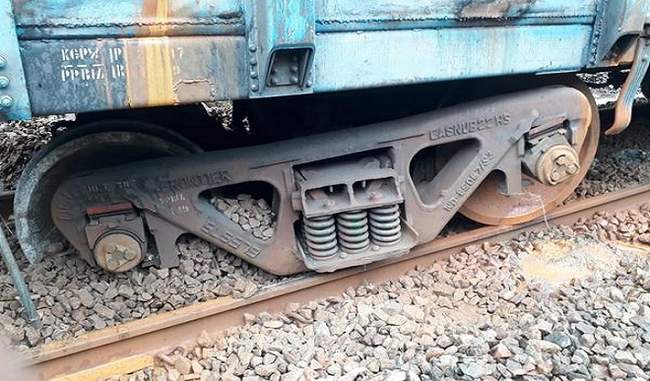 mumbai-gorakhpur-antyodaya-express-derails-near-nashik-no-injuries-reported