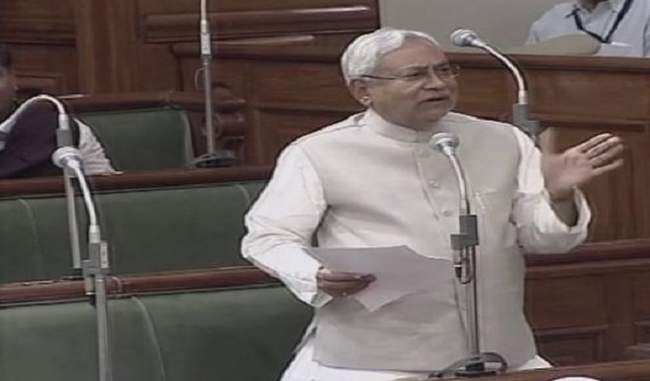 nitish-kumar-made-statement-on-153-deaths-due-to-bright-in-assembly