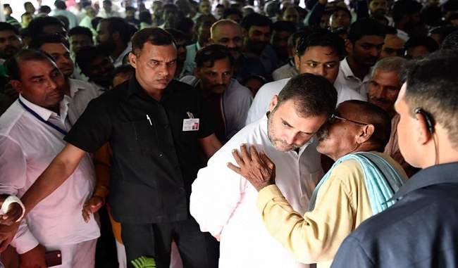 rahul-on-the-tour-of-amethi-say-this-is-my-house-it-will-not-work