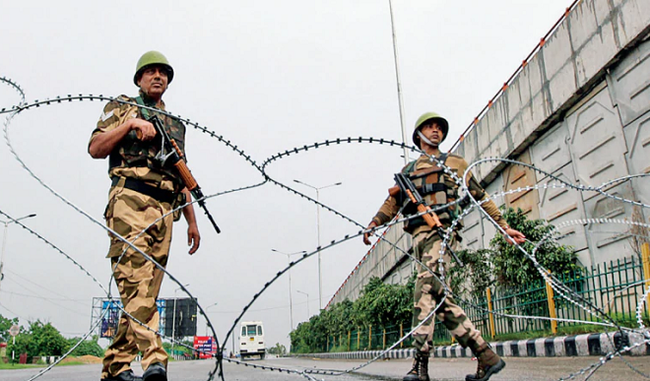 strict-release-in-kashmir-more-than-500-political-activists-and-leaders-in-custody