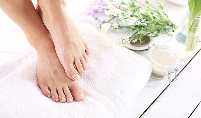 know-how-to-do-manicure-pedicure-at-home