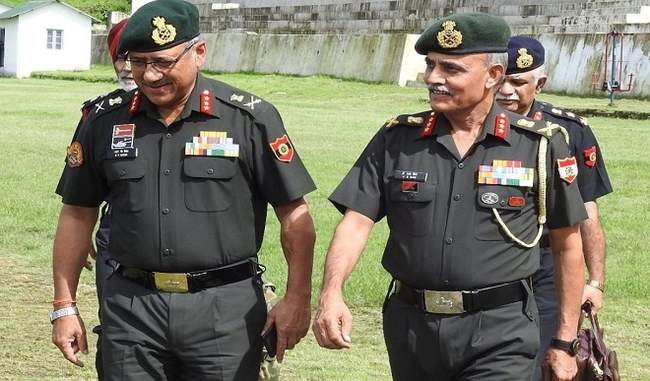 military-commander-visits-border-areas-in-jammu-and-pathankot