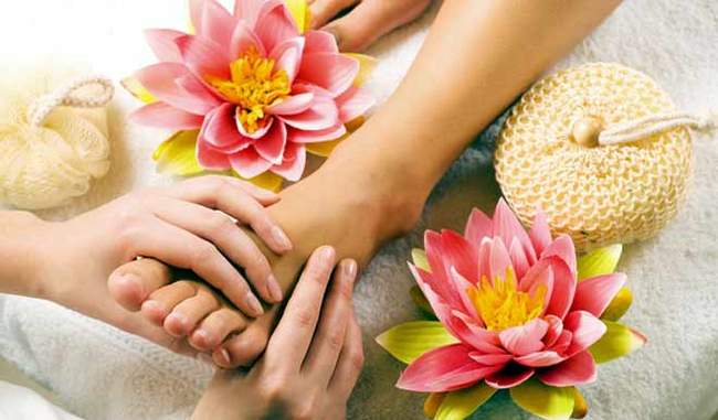 know-how-to-make-your-feet-healthy-in-monsoon