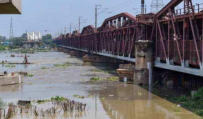 ten-thousand-people-were-evacuated-to-safer-places-above-the-danger-level-of-yamuna-river