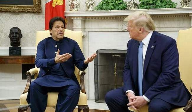 trump-told-imran-khan-make-a-strong-statement-against-india-on-kashmir-issue