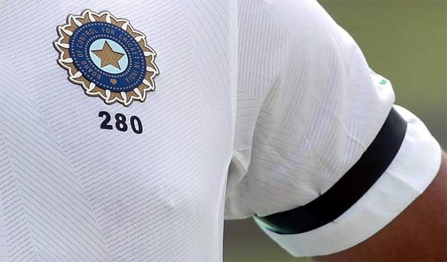 indian-players-wear-black-armband-in-memory-of-jaitley
